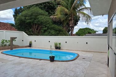 Sobrado &agrave; venda - 310m&sup2; - PRA&Ccedil;A CENTRAL DOURADINA PR