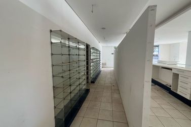 Sal&atilde;o Comercial &agrave; venda - Zona I