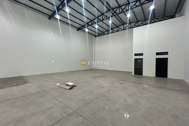 Sal&atilde;o Comercial para alugar - 420m&sup2; - Zona III