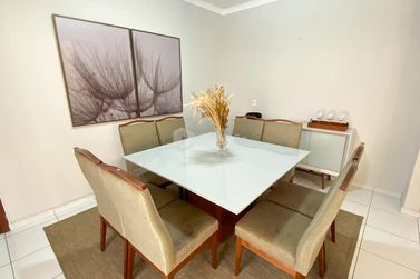 Sobrado &agrave; venda - 197m&sup2; - Zona II