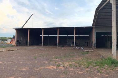 Sal&atilde;o Comercial para alugar - 4100m&sup2; - Parque Industrial 3A