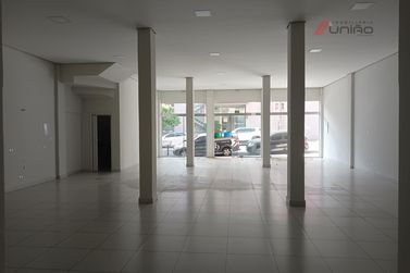 Sal&atilde;o Comercial para alugar - 200m&sup2; - Zona III
