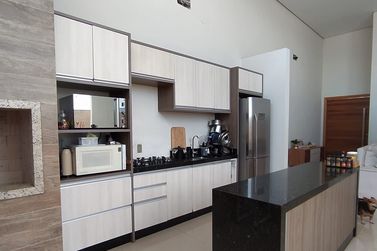 Casa &agrave; venda - 237m&sup2; - Jardim Oliveira