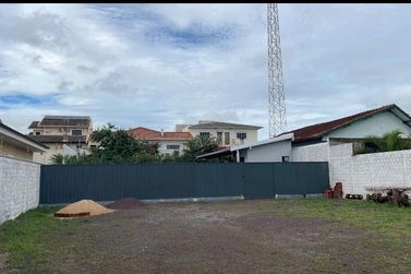 Ch&aacute;cara &agrave; venda - 270m&sup2; - Centro