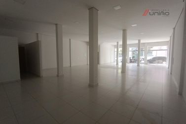 Sal&atilde;o Comercial para alugar - 200m&sup2; - Zona III