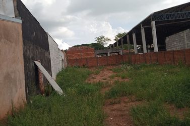 Terreno &agrave; venda - 488m&sup2; - Parque Taruma