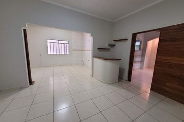 Casa para alugar - 324m&sup2; - Zona I