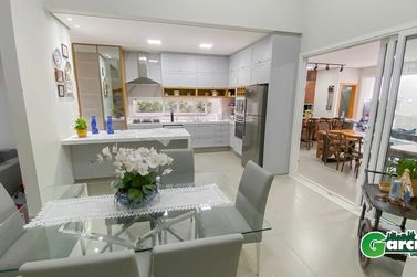 Casa &agrave; venda - 256m&sup2; - -