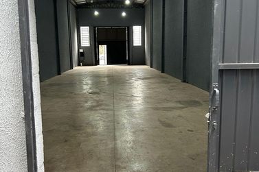 Sal&atilde;o Comercial &agrave; venda - 200m&sup2; - Jardim Nova Am&eacute;rica
