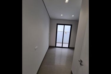 Casa &agrave; venda - 250m&sup2; - Conjunto Residencial Portal das &Aacute;guas