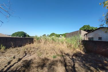 Terreno &agrave; venda - 360m&sup2; - Pr&oacute;ximo &agrave; Zaeli
