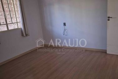 Casa para alugar - 220m&sup2; - Zona I