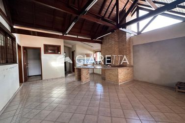 Casa &agrave; venda - 300m&sup2; - CENTRO