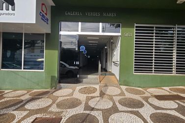 Sal&atilde;o Comercial &agrave; venda - Zona I