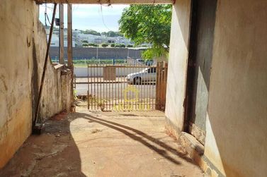 Terreno &agrave; venda - 330m&sup2; - PARQUE SAN REMO III