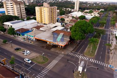 Sal&atilde;o Comercial &agrave; venda - 1470m&sup2; - Zona I