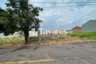 Terreno &agrave; venda - 371m&sup2; - Jardim Floren&ccedil;a