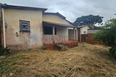 Casa &agrave; venda - 68m&sup2; - CONJUNTO RESIDENCIAL CORREGO LONGE