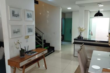 Casa &agrave; venda - 250m&sup2; - Parque Alto da Paran&aacute;