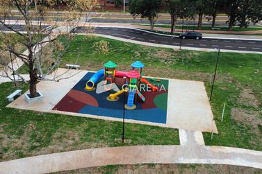 Terreno &agrave; venda - 210m&sup2; - CRISTO REI