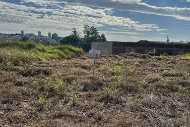 Terreno &agrave; venda - 376m&sup2; - Parque Firenze