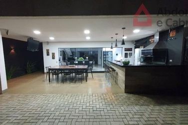 Casa &agrave; venda - 245m&sup2; - Zona V