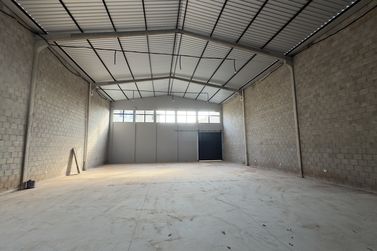 Sal&atilde;o Comercial para alugar - 300m&sup2; - Jardim Janina