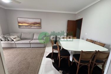 Apartamento &agrave; venda - 102m&sup2; - Zona VI