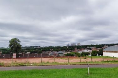 Terreno para alugar - 858m&sup2; - ZONA VII