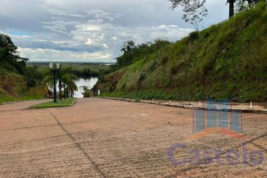 Terreno &agrave; venda - 270m&sup2; - Centro