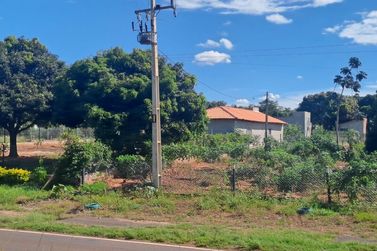 Ch&aacute;cara &agrave; venda - -