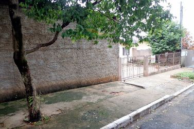 Casa &agrave; venda - 90m&sup2; - CONJUNTO RESIDENCIAL C&Oacute;RREGO LONGE