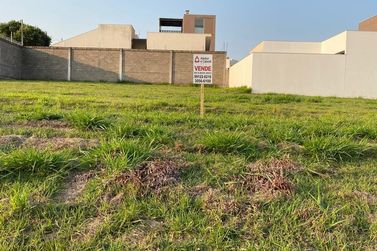 Terreno &agrave; venda - 359m&sup2; - Parque Residencial Jardins de Versailles