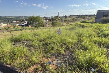 Terreno &agrave; venda - 135m&sup2; - Bela Casa
