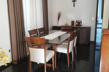 Sobrado &agrave; venda - 232m&sup2; - Zona II