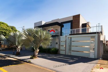 Sobrado &agrave; venda - 600m&sup2; - Zona II