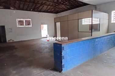 Sal&atilde;o Comercial para alugar - 240m&sup2; - Zona I