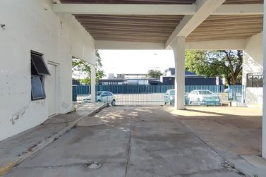 Sal&atilde;o Comercial &agrave; venda - 940m&sup2; - Zona Industrial