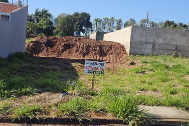 Terreno &agrave; venda - 204m&sup2; - Jardim Aeroporto