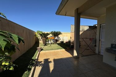 Sobrado &agrave; venda - 198m&sup2; - Zona 5