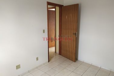 Apartamento &agrave; venda - 79m&sup2; - ZONA III