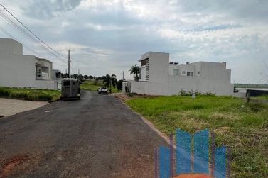 Terreno &agrave; venda - 304m&sup2; - Jardim Arauc&aacute;ria