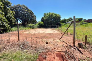 Terreno &agrave; venda - 525m&sup2; - jardim vitoria