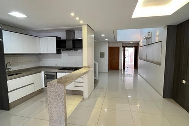 Sobrado &agrave; venda - 262m&sup2; - Zona II