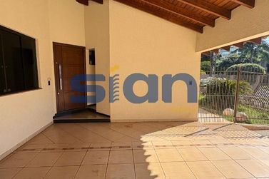 Casa para alugar - 350m&sup2; - Zona III