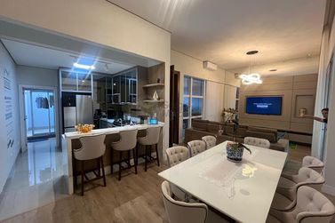 Casa &agrave; venda - 275m&sup2; - Condom&iacute;nio Royal Garden