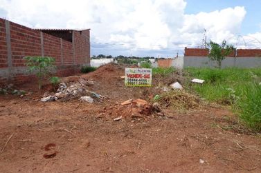 Terreno &agrave; venda - 204m&sup2; - Jardim Aeroporto