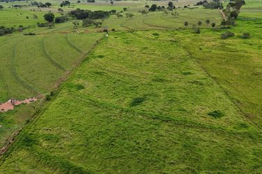 Ch&aacute;cara &agrave; venda - Ivat&eacute;