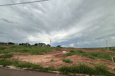 Terreno &agrave; venda - 300m&sup2; - Centro