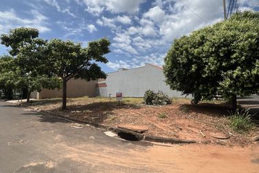 Terreno &agrave; venda - 205m&sup2; - Jardim das Gar&ccedil;as ll